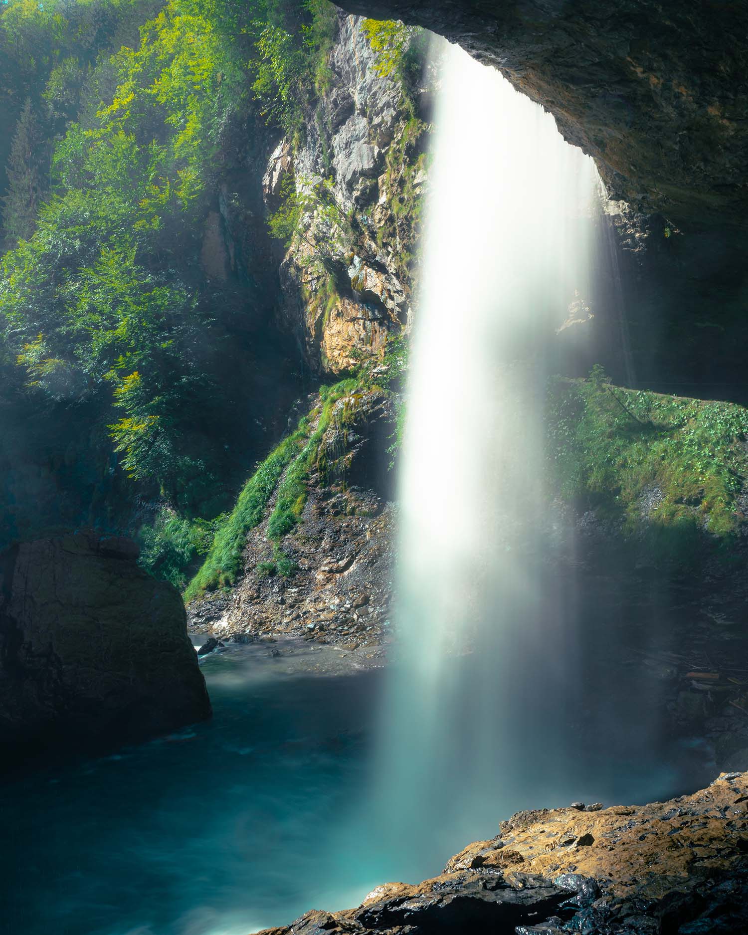 picture of the berglistüber waterfall in glarus switzerland