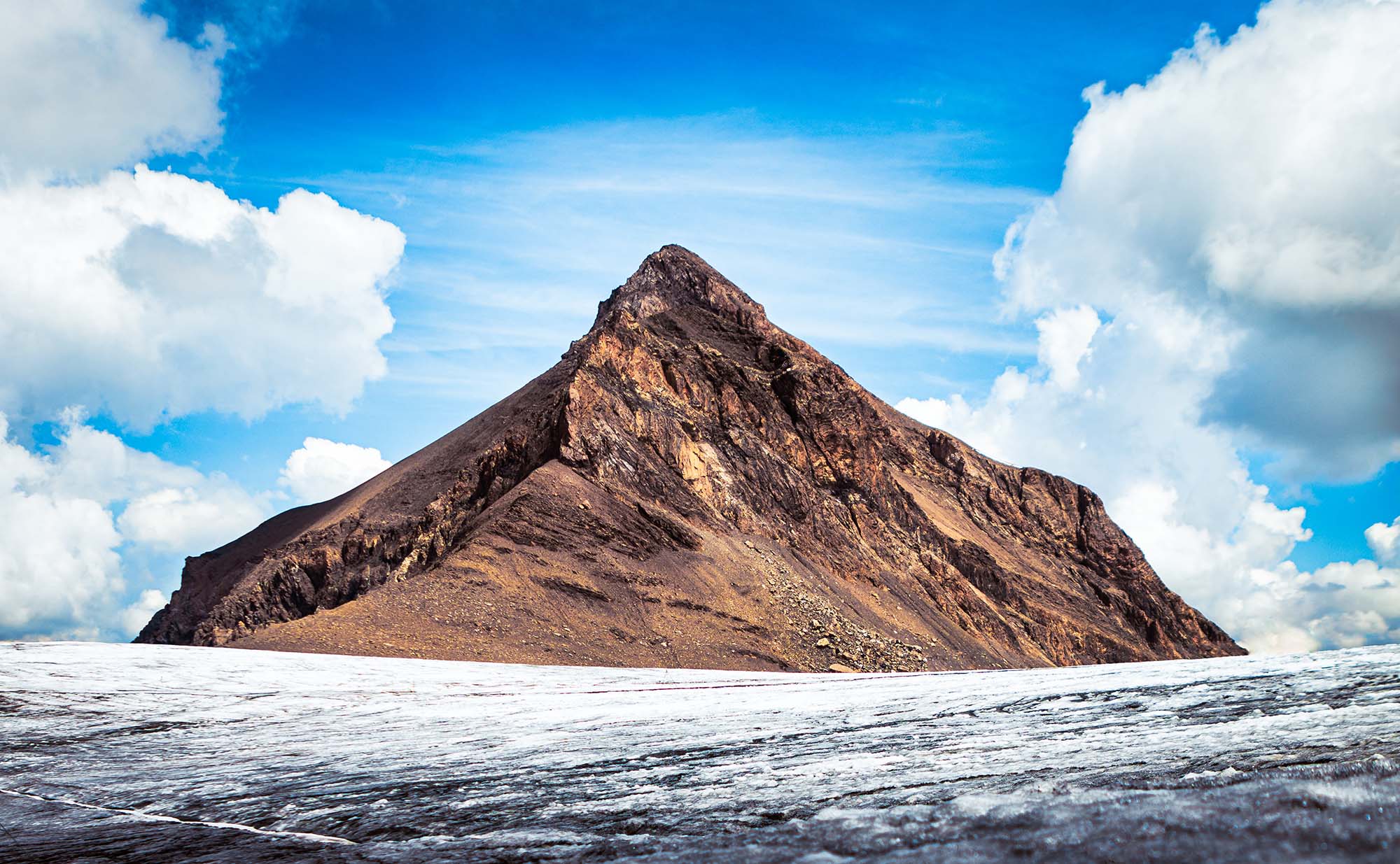 picture of a dried out mountain in glacier3000 switzerland