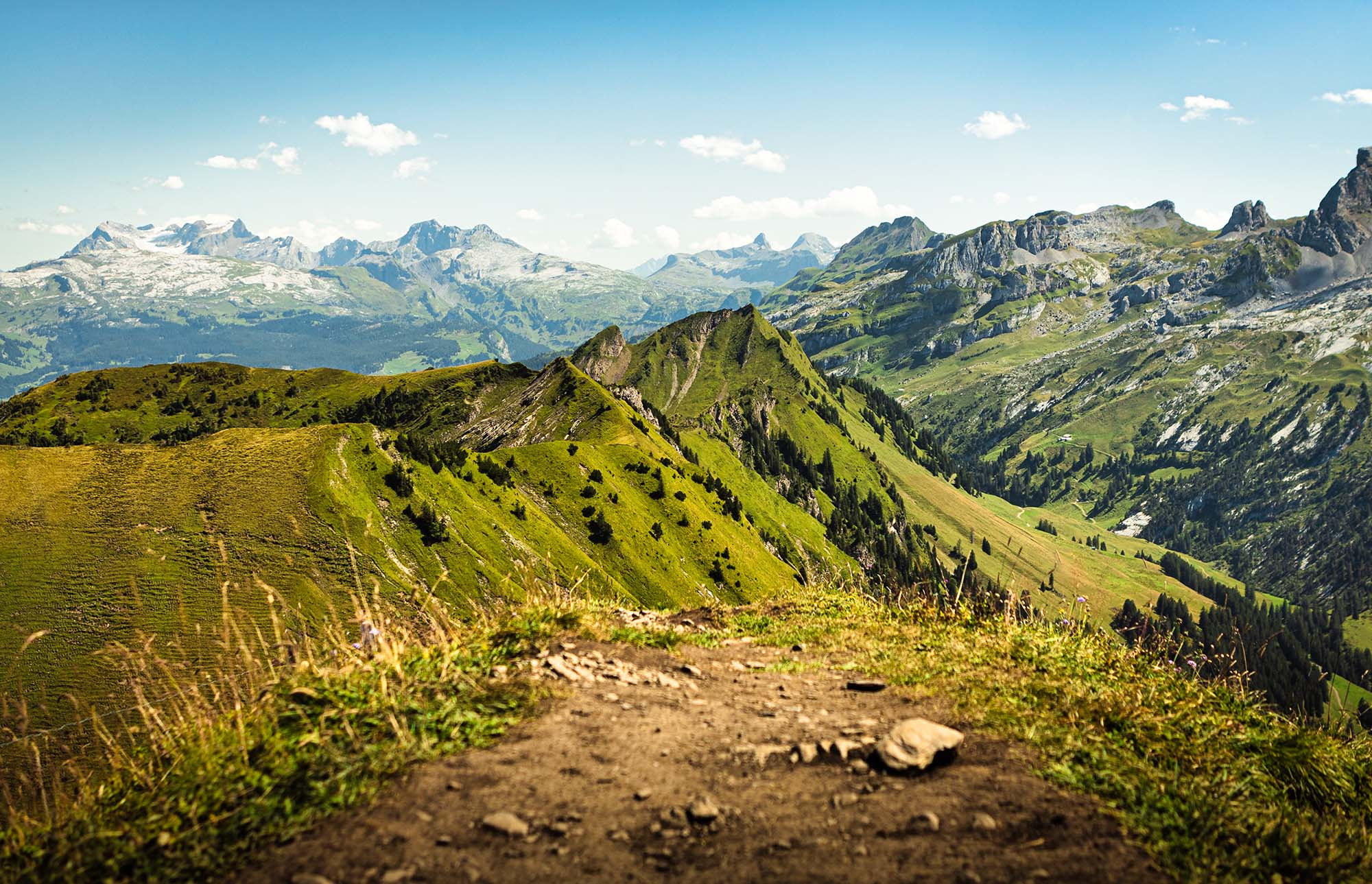 picture of mountains in stoos muotatal switzerland